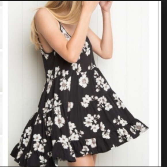 Brandy Melville Jada Black Floral Dress Babydoll - Picture 3 of 7